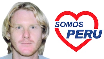 Retrato de un hombre de cabello rubio junto al logotipo del partido político Somos Perú, consistente en un corazón rojo con texto azul