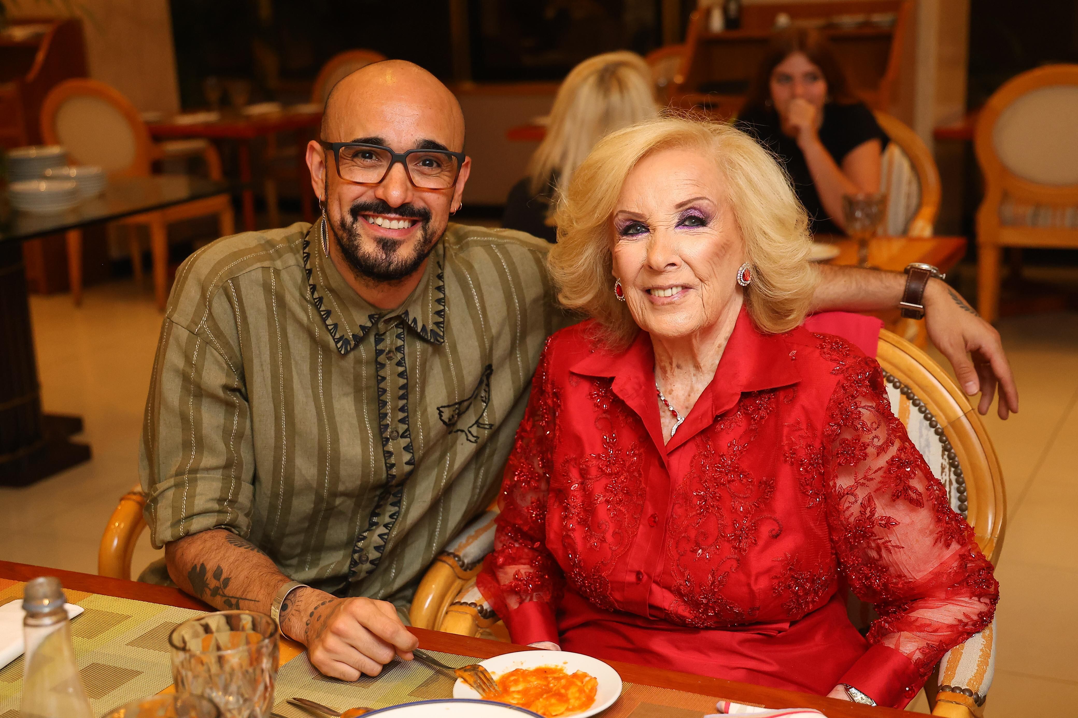 Mirtha con Abel Pintos en la cena del Costa Galana
