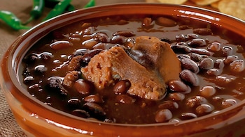 Prepare los tradicionales frijoles con