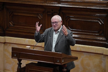 22/10/2026 El diputado de Junts y exconseller Lluís Puig, interviene en el Parlament de Catalunya, a 22 de octubre de 2026, en Barcelona, Catalunya (España). Rull ha recibido al exconseller de Cultura de la Generalitat y diputado de Junts Lluís Puig en la Cámara catalana y le ha dado la bienvenida y la palabra en el pleno tras recibir la amnistía del Tribunal Supremo.
POLITICA
David Zorrakino - Europa Press