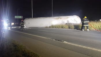 Accidente fatal en Córdoba: un camión chocó contra otro, se prendió fuego y murió el conductor