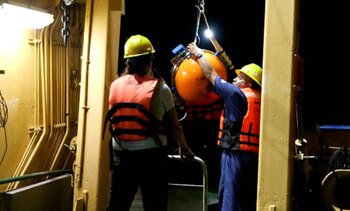 Científicos rescataron sismómetros en aguas