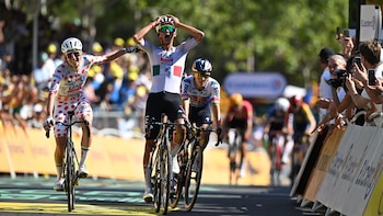 AMP. El mexicano Del Toro se impone en Montjuic y muestra la fortaleza del UAE en el Tour