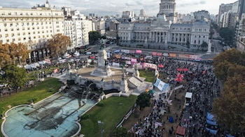 En fotos: con carteles y consignas contra los femicidios, así se vive la marcha por Ni Una Menos en el Congreso