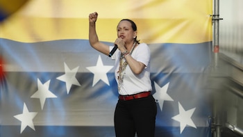 Machado denuncia que EEUU la ha excluido de las negociaciones en Caracas y promete regresar "pronto"