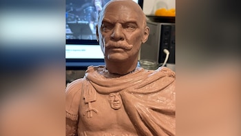 Escultura Martín Caparrós Jorge Lanata