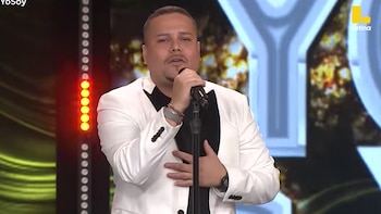 Bombero ecuatoriano viajó 28 horas en bus para llegar al casting de ‘Yo Soy’ y sorprende al jurado con imitación de Victor Manuelle