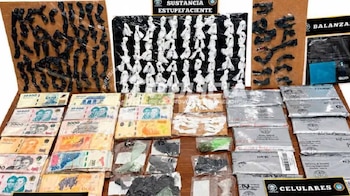 En el allanamiento, los investigadores secuestraron droga, dinero en efectivo y otros elementos vinculados a la venta de estupefacientes (LM Neuquén)