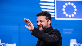Zelenski responde con una sonrisa y silencio a si Trump le usa de chivo expiatorio de sus problemas internos