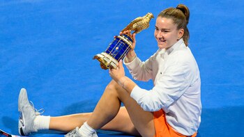 Muchova frena a Mboko y