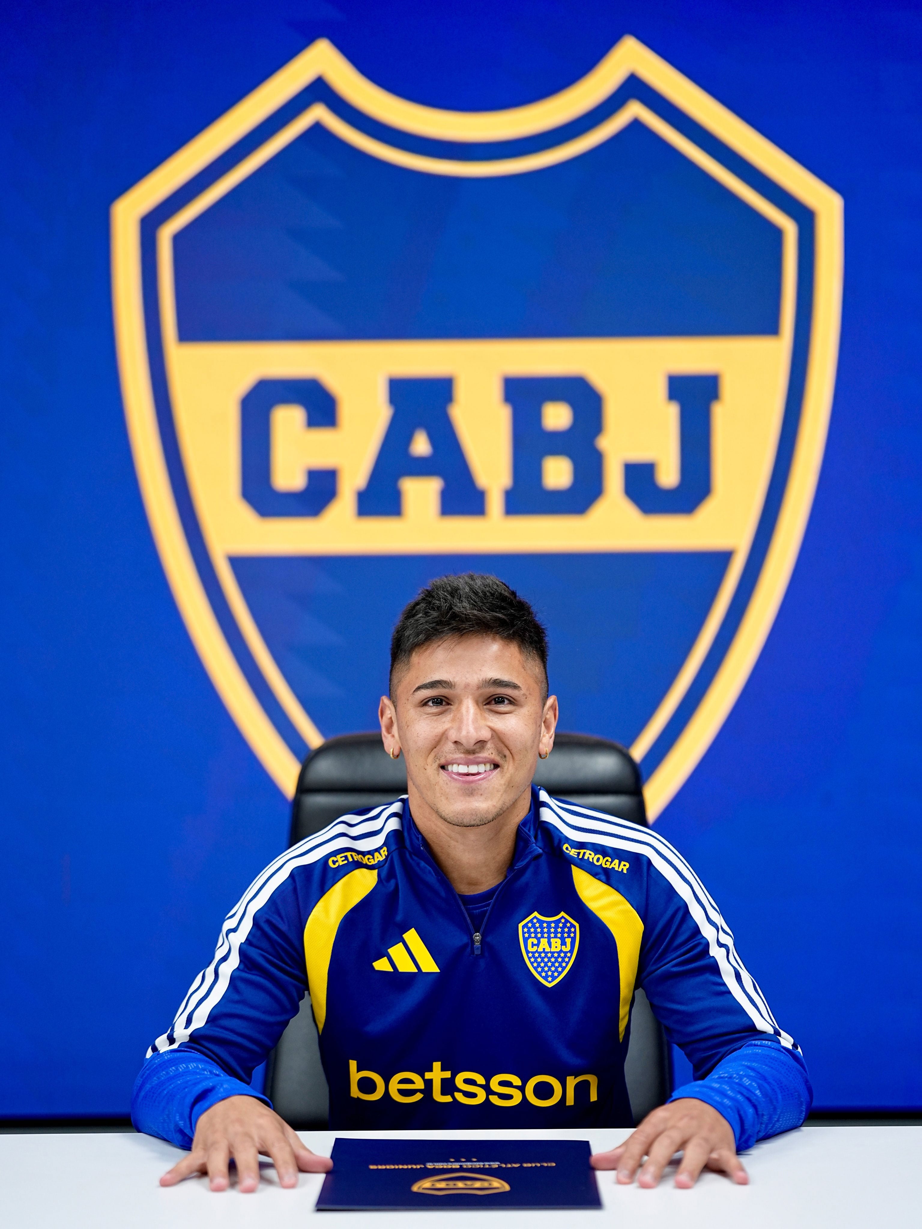 Leandro Lozano fue el primer refuerzo de Boca Juniors en el mercado de pases (@BocaJrsOficial)
