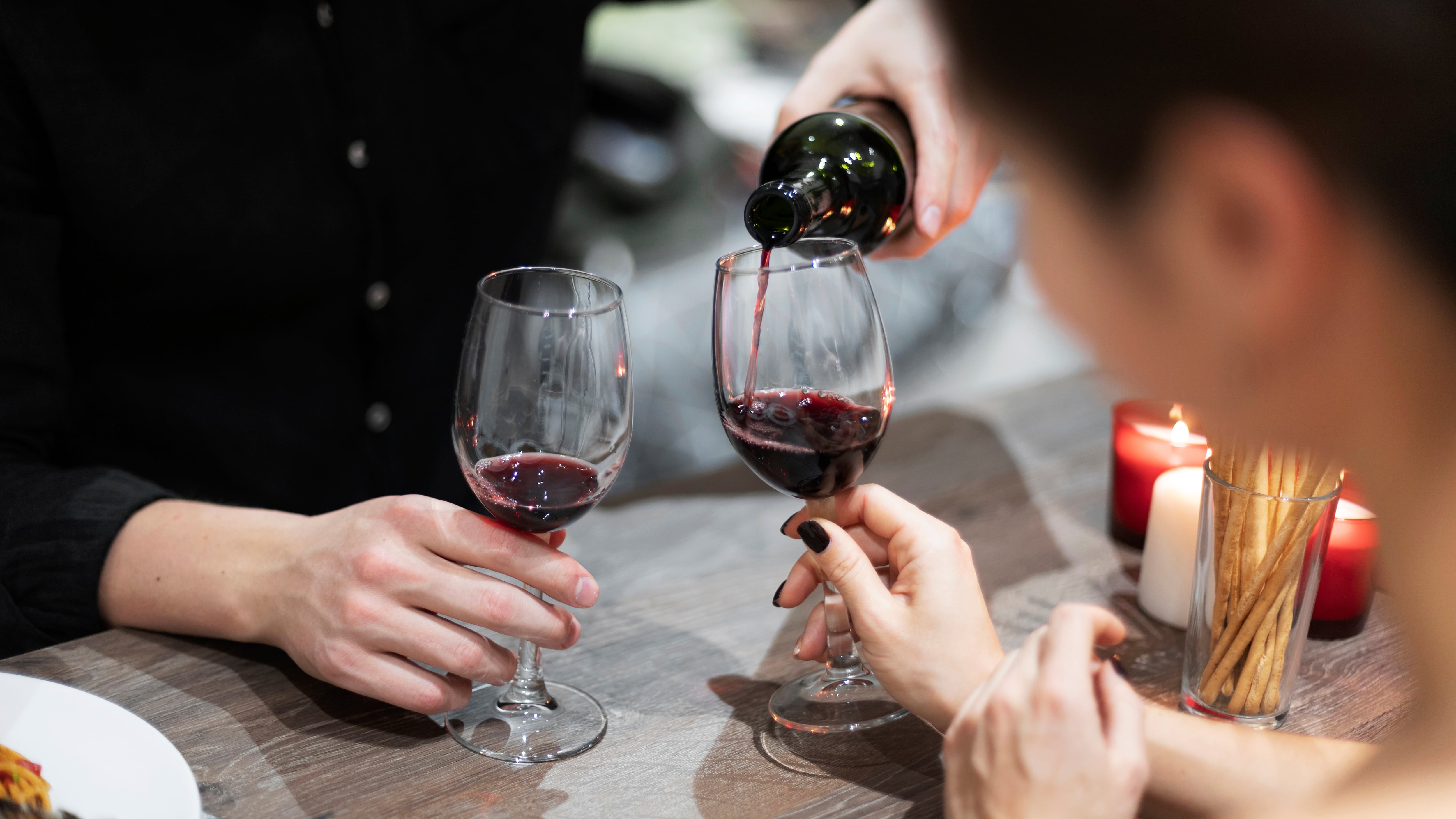 Los viñedos argentinos se extienden desde las alturas de Salta hasta el extremo sur en Chubut, abarcando desde Los Andes hasta la Costa Atlántica (Freepik)