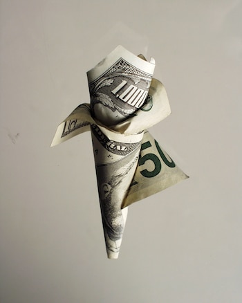 BC-HBRNI-700-GROWTH-INVESTMENT-ART-NYTSF — How Much Should You Be Investing in Growth? (Tony Cenicola/The New York Times) — ONLY FOR USE WITH ARTICLE SLUGGED — BC-HBRNI-700-GROWTH-INVESTMENT-ART-NYTSF — OTHER USE PROHIBITED.