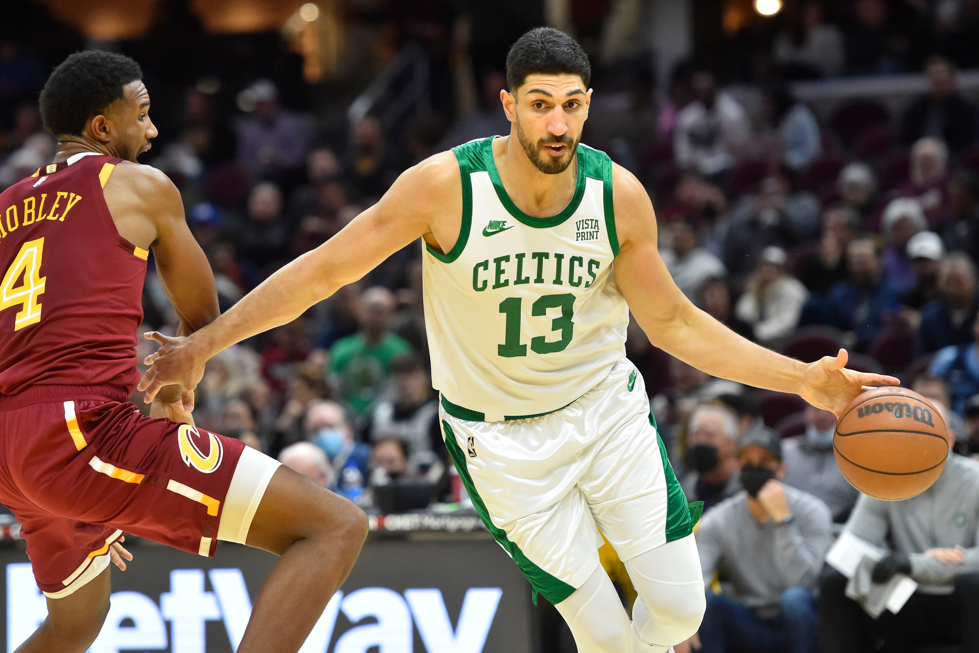 Enes Kanter Freedom consiguió respaldo para una posible demanda si la WNBA frena su postulación (Credit: David Richard-USA TODAY Sports)