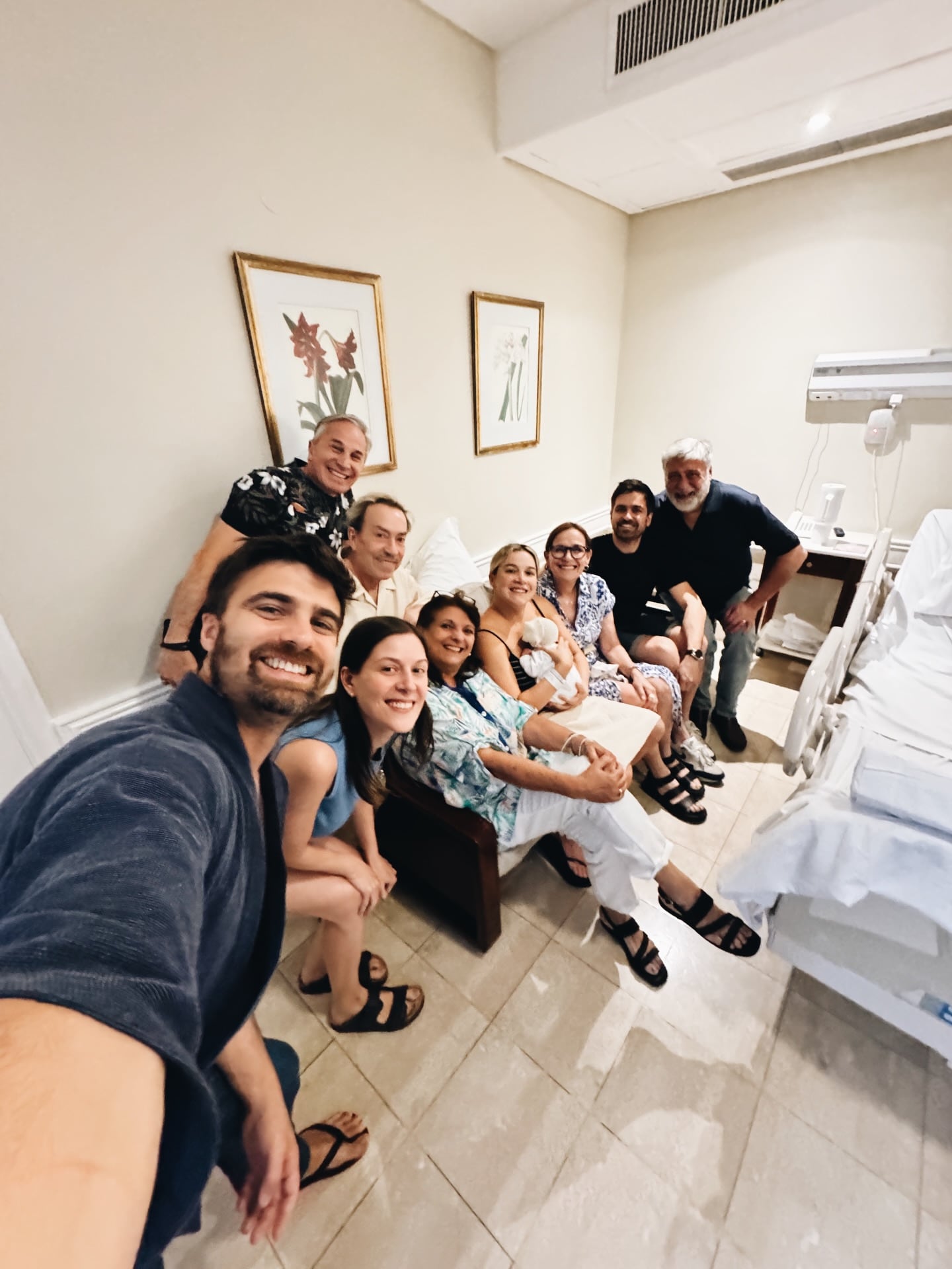 Entre familiares y amigos, los padres primerizos celebraron la llegada de su hijo al mundo (Instagram)