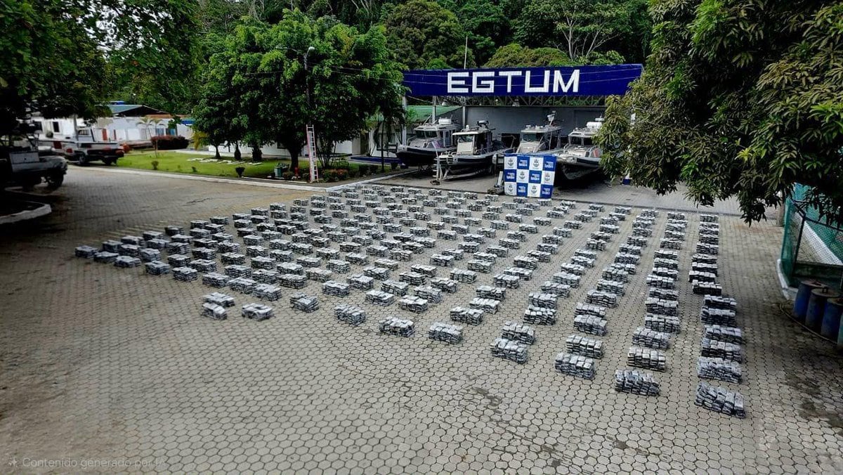 La Armada Nacional informó que eran seis toneladas de marihuana que se transportaban en una lancha por el Pacífico - crédito @FuerzasMilCol/X