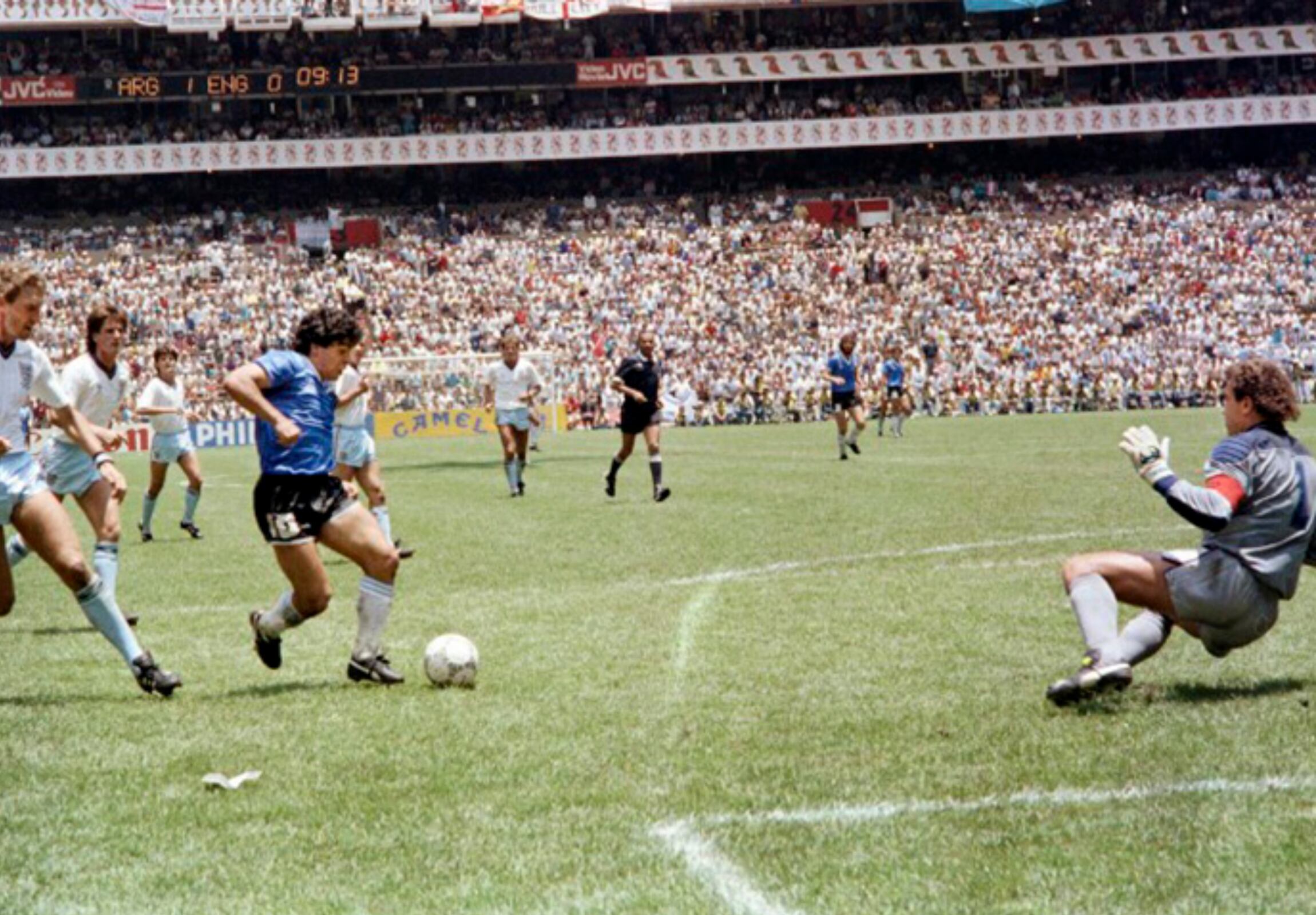 El reverso de la moneda exhibe la trayectoria del gol de 1986 convertido ante Inglaterra (Conmebol)