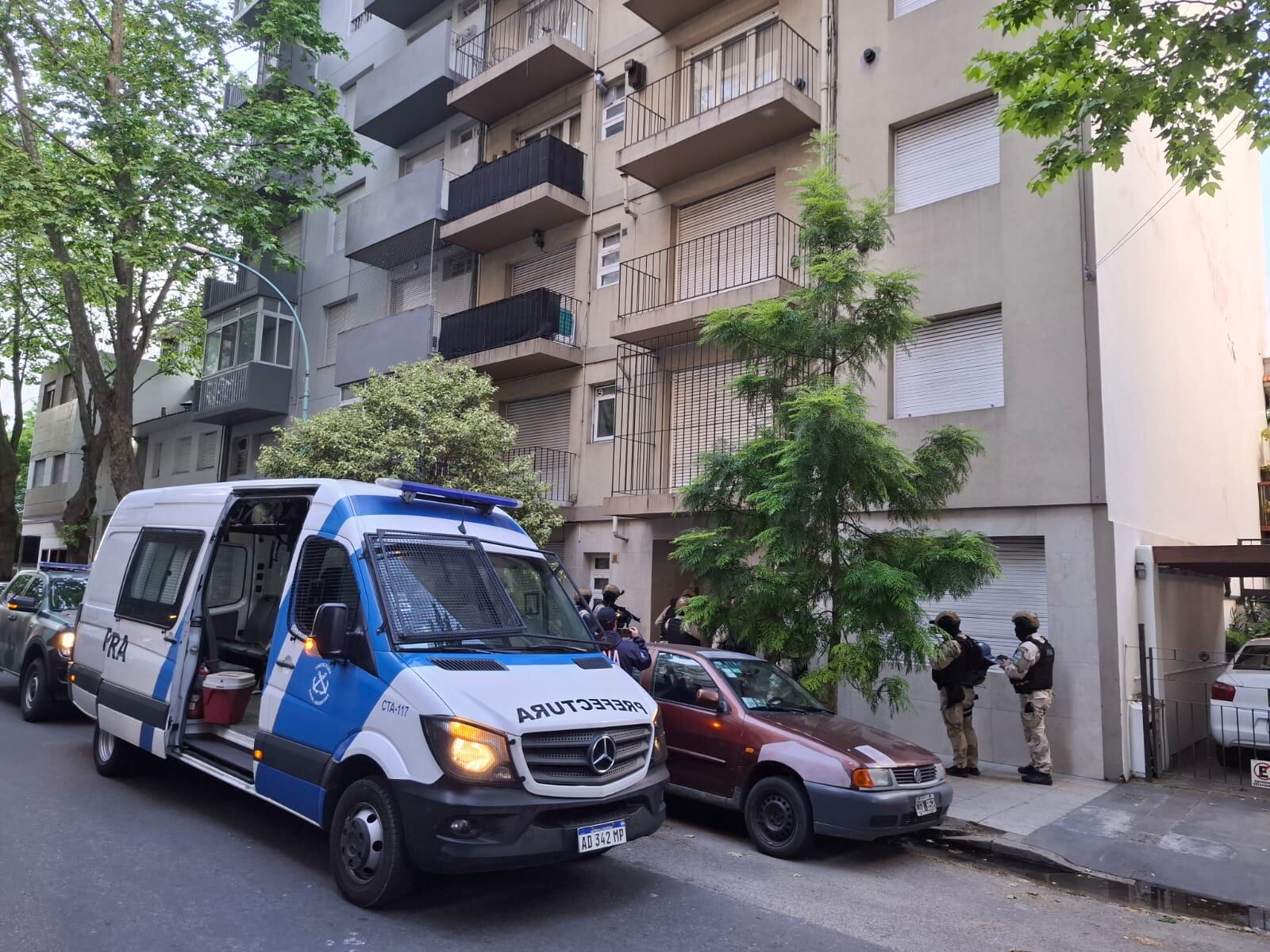 Prefectura en uno de los domicilios ligados a la banda