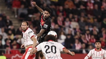 El Girona aumenta sus problemas tras caer ante el Mallorca en un duelo directo