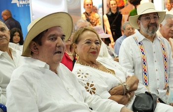 En primer plano, Dagoberto “Yin” Carrizo Medrano durante uno de los homenajes que se le hicieron. (Internet)