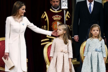 La reina Letizia junto a sus hijas en una imagen de archivo. (AP Photo/Paco Campos, Pool)