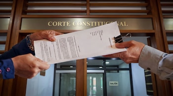 El proyecto de meritocracia superó la votación de las objeciones presidenciales en el Congreso y ahora continuará su trámite ante la Corte Constitucional - crédito Visuales IA