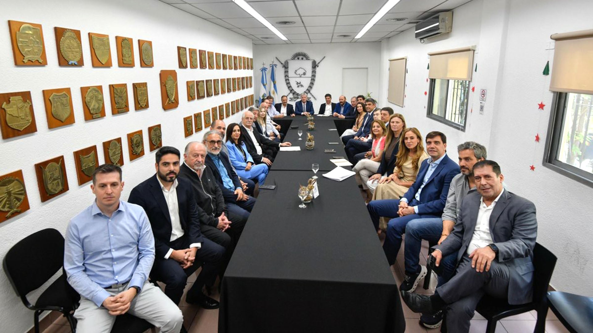 Los gobernadores y los principales diputados que les responden durante la reunión en la casa de La Pampa (@ZiliottoSergio)