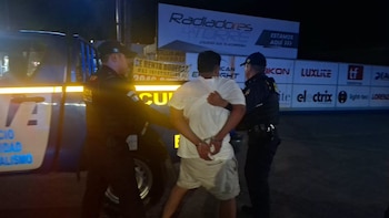 Un motorista de 24 años arrolló a un agente de la Policía Nacional Civil durante un operativo en la zona 1 de Escuintla.