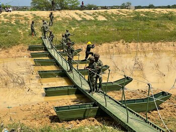 El puente provisional entregado por