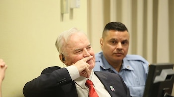 El presidente de Serbia acusa al tribunal de La Haya de "querer que Mladic se muriera entre rejas"