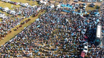 Multitudinaria marcha en San Nicolás.