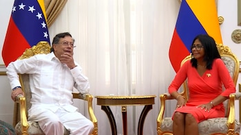 El presidente colombiano Gustavo Petro llegó a Caracas: comenzó la primera visita oficial de un mandatario a la encargada Delcy Rodríguez