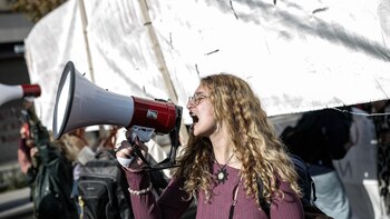 Multitudinarias protestas en Grecia contra