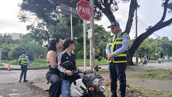 Esto dice la ley sobre si le pueden retener o no las llaves de la moto en un retén en Colombia