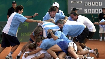 Una batalla de cinco horas que desató un festejo inolvidable: a 25 años del triunfo que cambió la historia de Argentina en la Copa Davis