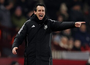 Unai Emery dirigiendo el encuentro