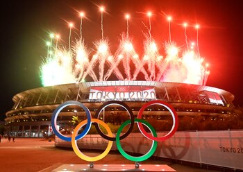 Vista general este domingo del estadio Olímpico de Tokio, durante la ceremonia de clausura de los Juegos Olímpicos 2020, en Tokio (Japón). EFE/Tibor Illyes