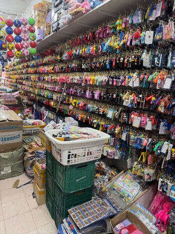 operativo Aduana - jueguetes y ropa trucha