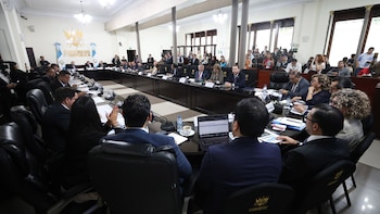 Congreso de Guatemala se reúne con autoridades de gobierno para continuar discusión sobre combustibles