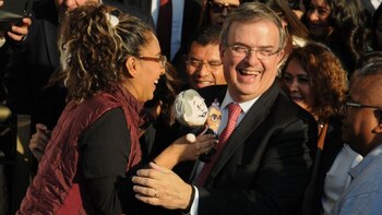 Marcelo Ebrard fue recibido con