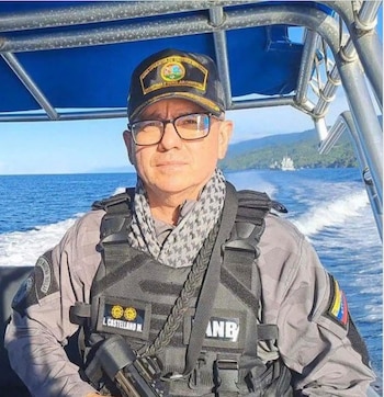 Asciende a Almirante Leonardo Alberto