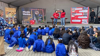 Bogotá Modo Metro al colegio lleva a las aulas talleres, teatro, murales y actividades lúdicas para promover movilidad sostenible y buen uso del sistema - crédito Metro de Bogotá
