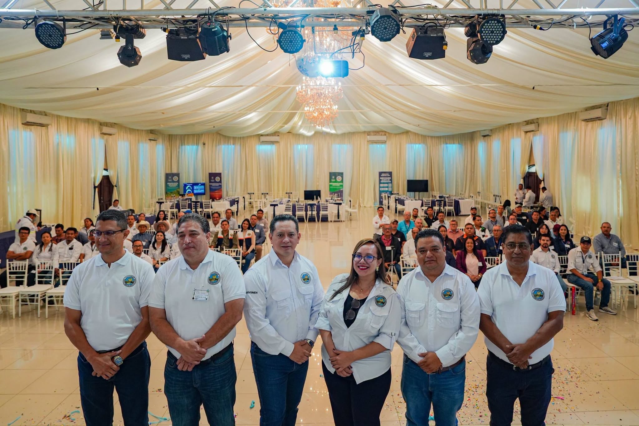 Integrantes del INSIVUMEH presentan el programa Clínicas del Clima durante un acto oficial en Guatemala. (INSIVUMEH Guatemala)