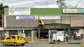 Video de pelea entre alumnas en Cali prende alarmas: colegio INEM abre investigación por nuevas riñas