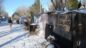 Pese al aumento decretado por Claudio Vidal, policías de Santa Cruz mantienen el acampe y el reclamo salarial