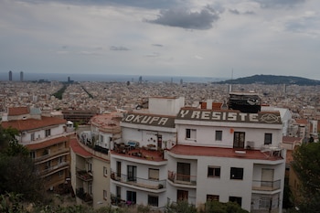 El edificio okupado 'Los Blokes Fantasma' en Barcelona