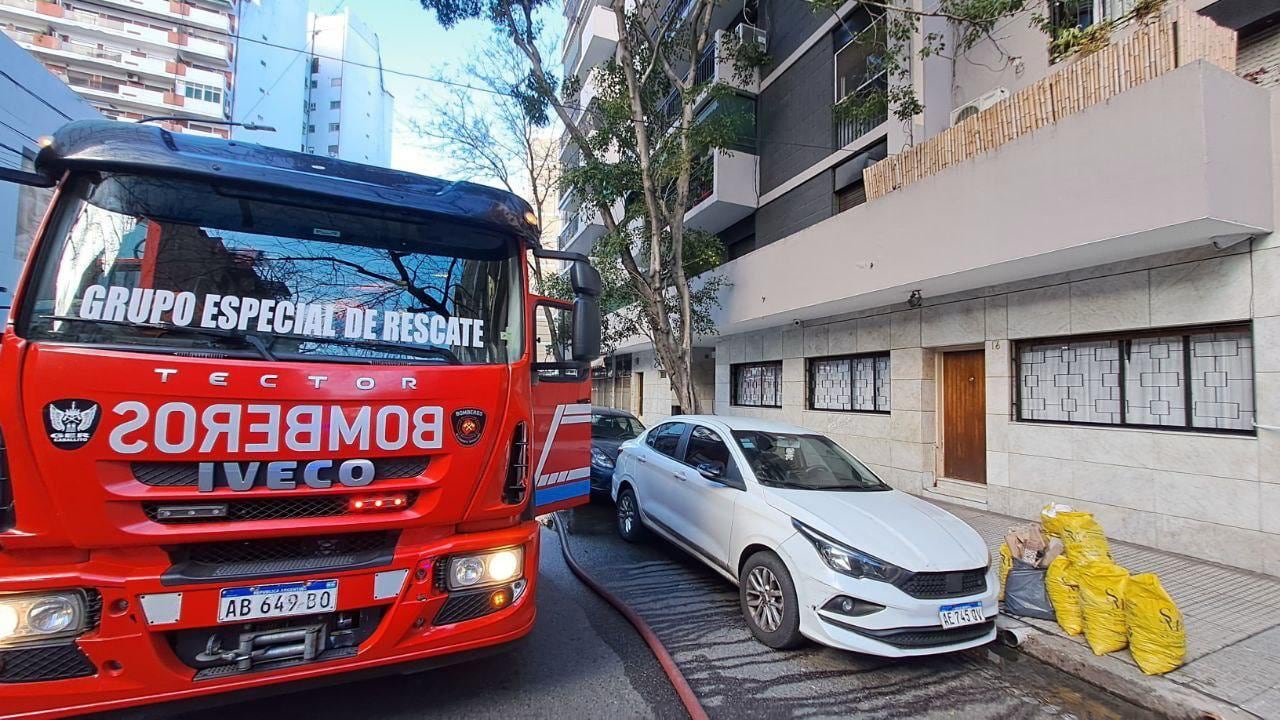 Otro incendio en Almagro dejó una mujer de 91 años fallecida y más de 30 vecinos asistidos por SAME