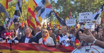 25/10/2026 Manifestación de las Mujeres Caballas en Madrid.
Miles de personas apoyan este mediodía en Madrid a las mujeres de Ceuta en un manifestación convocada para exigir soluciones para que la ciudad autónoma pueda regresar a la normalidad previa al 30 de julio, cuando se produjo la entrada masiva de 80.000 personas procedentes de Marruecos.
ESPAÑA EUROPA MADRID POLÍTICA
