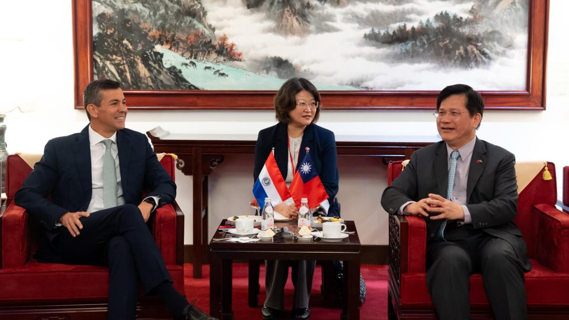 El encuentro entre Santiago Peña y el Canciller Lin Chia-Lung (@SantiPenap)