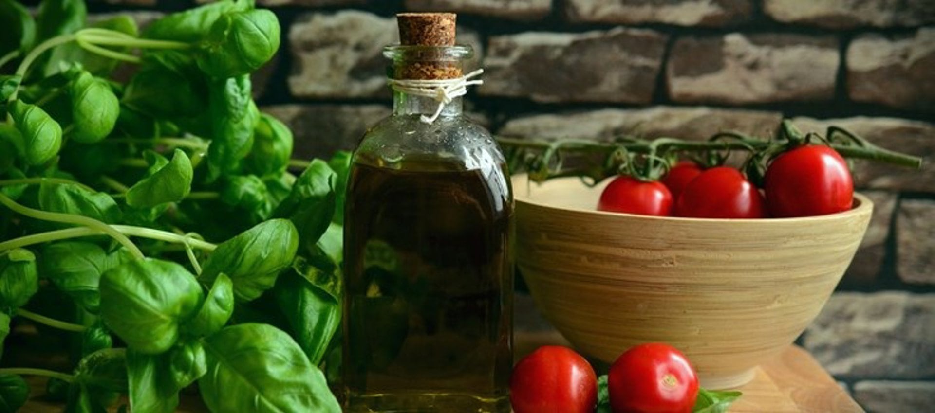 07/10/2026 La dieta mediterránea mejora la flexibilidad metabólica en mayores con deterioro cognitivo y su rendimiento cerebral.Una dieta mediterránea mantenida durante 24 semanas puede mejorar la flexibilidad metabólica en adultos mayores con deterioro cognitivo leve, cambios que se relacionan con mejoras en distintos dominios cognitivos, según ha evidenciado un estudio llevado a cabo desde los Centros de Investigación Biomédica en Red (CIBER).SALUD CIBER
